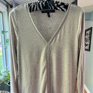 White House Black Market V-Neck Tunic Top Beaded Trim Beige Knit Shirt Womens XS